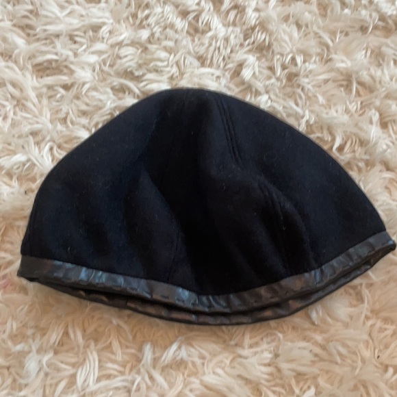 EUC Agnona cashmere and leather beret - Picture 5 of 5